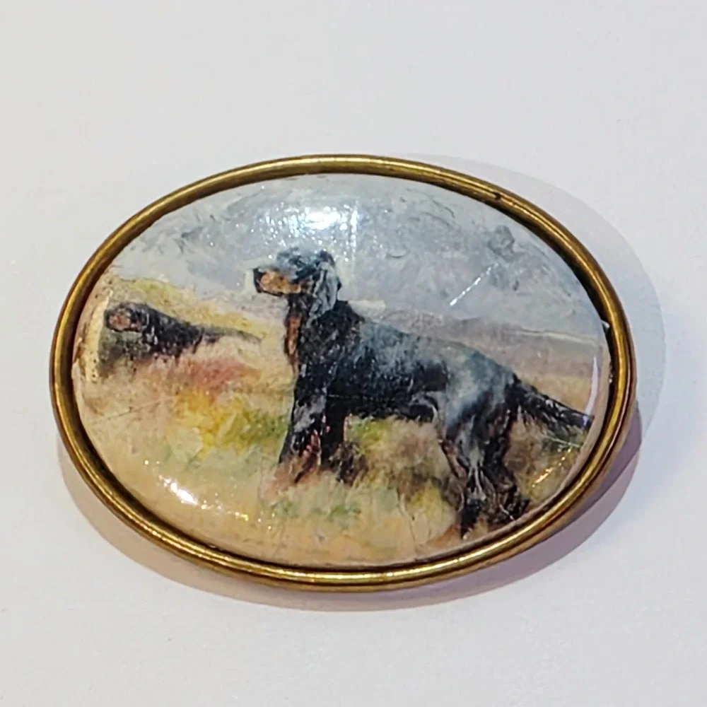 Vintage Gold Tone Painted Pointer Dog Porcelain Oval Brooch Pin Hunting